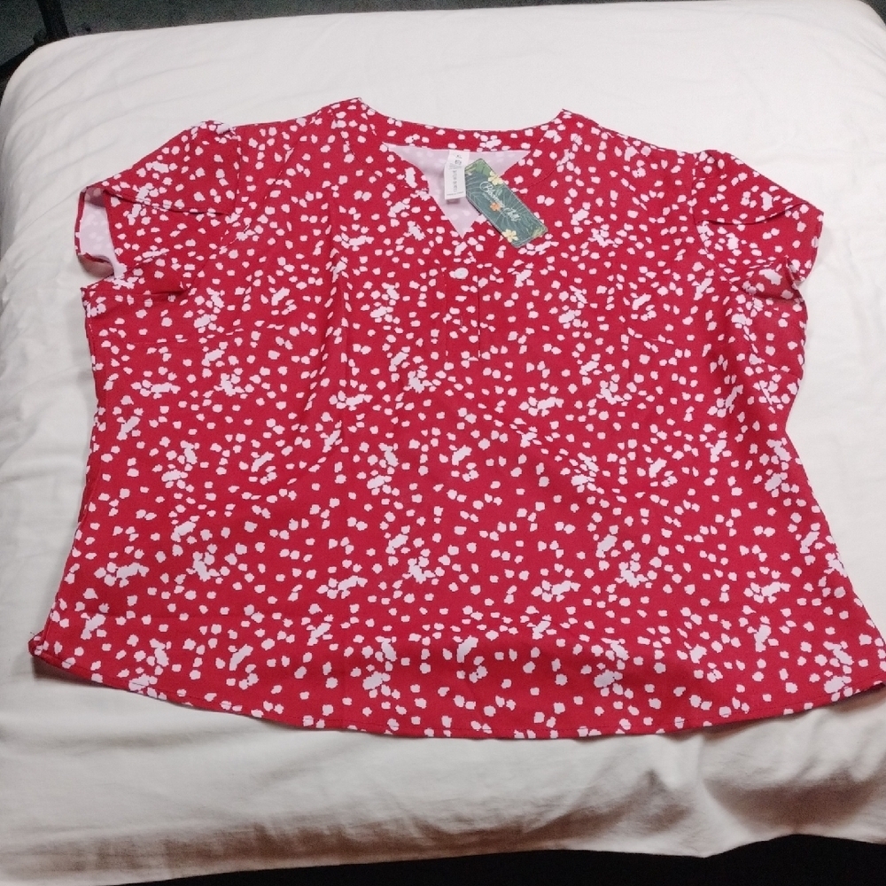 NWT Blooming Jelly Women's Red and White Patterned Top Size XL
